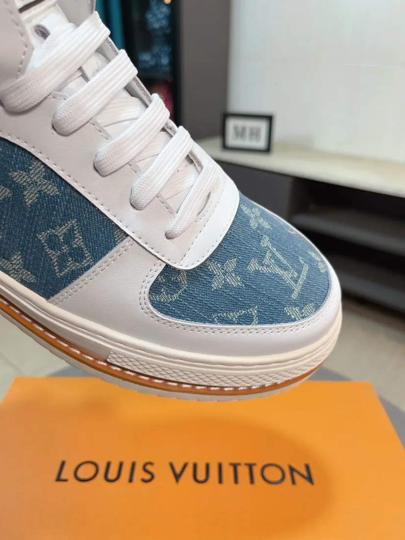 Ex-factory price 420🌹🌹[LV] The latest masterpiece of high-top men's shoes: the upper is made of Italian imported first-layer cowhide with special materials➕full genuine leather lining🔥, making walking more convenient and comfortable! Exclusive new style, stunning work [color]! Create a fashionable personality to set off your uniqueness! A must-have for trendy men! Classic🔥Number: 38-44